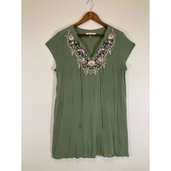 Mi Ami Dresses & Skirts - Boho Mi Ami Women Medium Olive Green Embroidered Floral V-Neck Tunic Dress